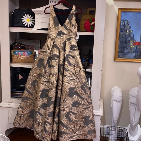 Aidan mattox 2 gold jacquard gown - Picture 4 of 10